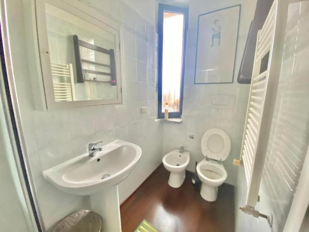 Grazioso Appartamento Nel Cuore Del Tran Tran Di Milano, Perfetto Per Amici E Famiglie, Vicino A Metropolitana Exterior foto